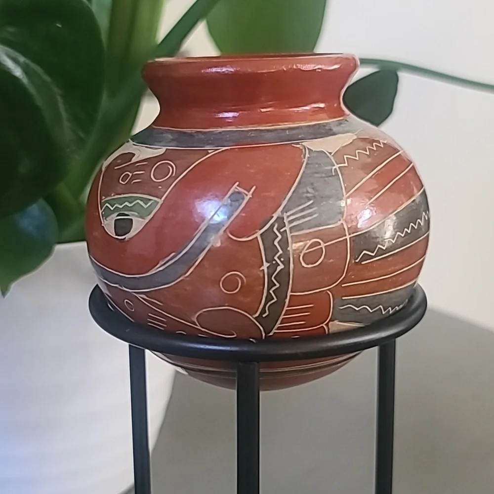 Nicaraguan Exotic Clay Art Pottery Vase Hand Carved With Stand